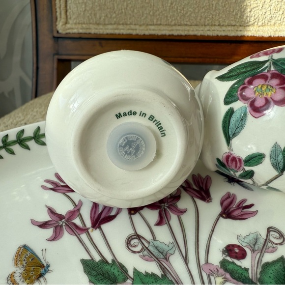 Portmeirion Botanic Garden Salt & Pepper Shaker Set - Cyclamen Repandum Design - Picture 4 of 6